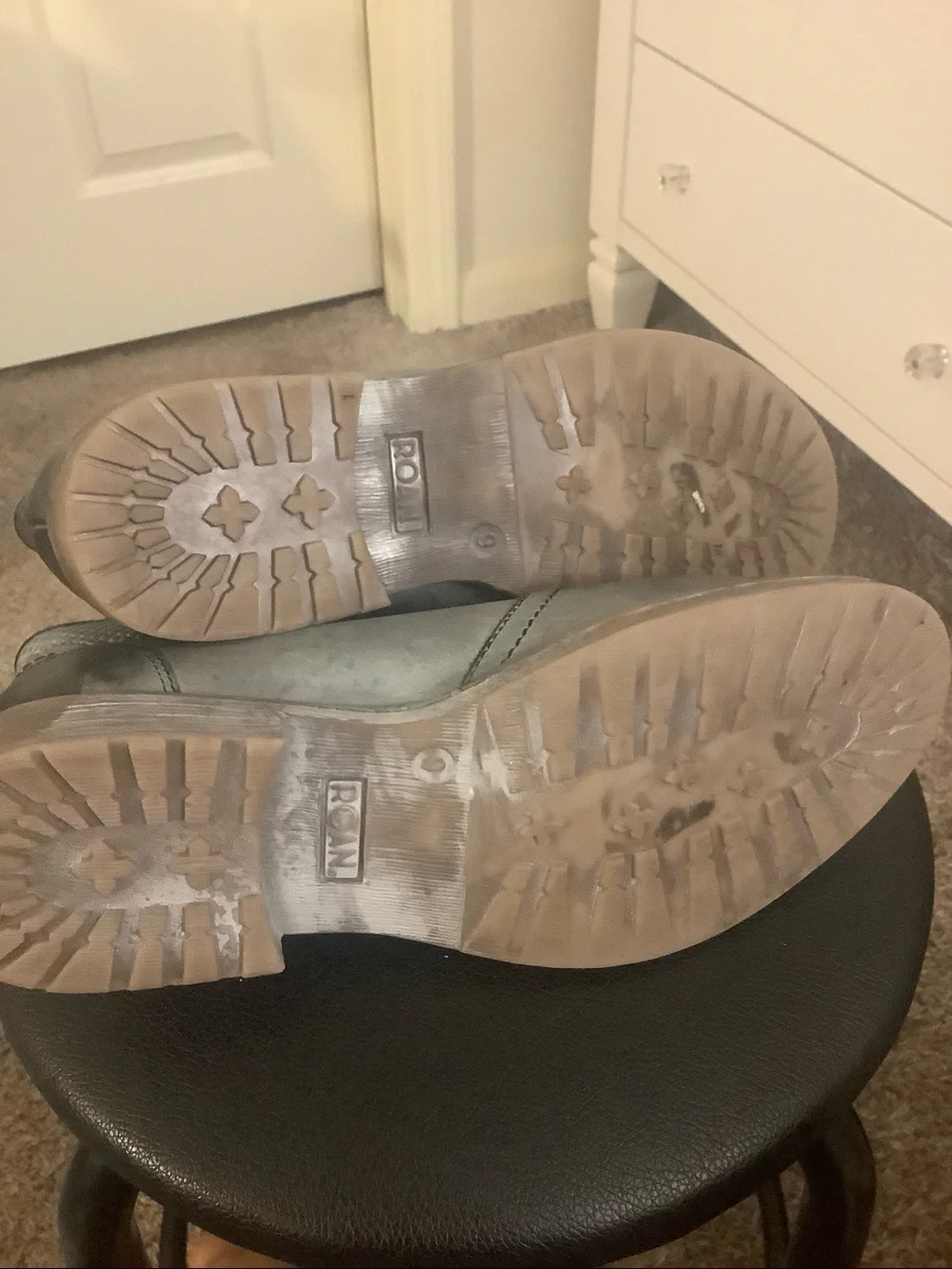 Roan Gossip Booties Size 9 Gray